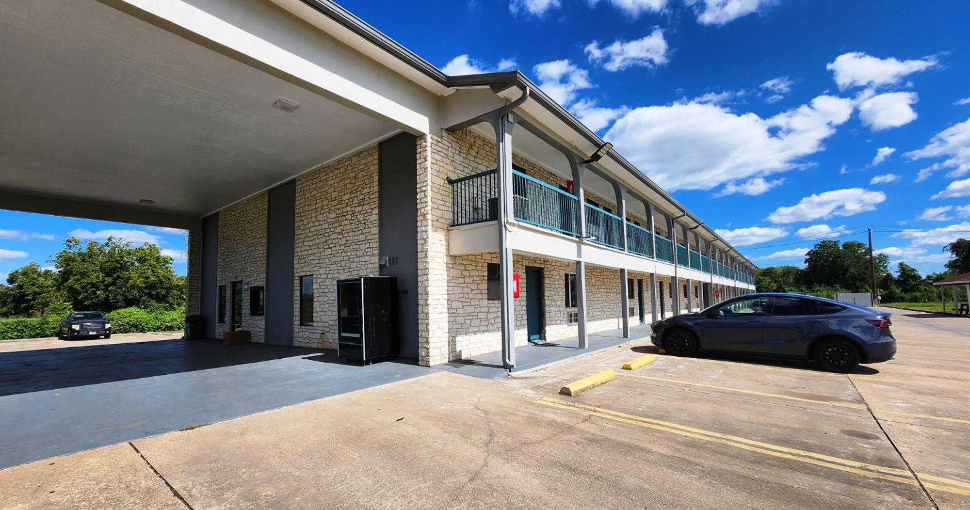 Scottish Inn & Suites Wharton Екстериор снимка