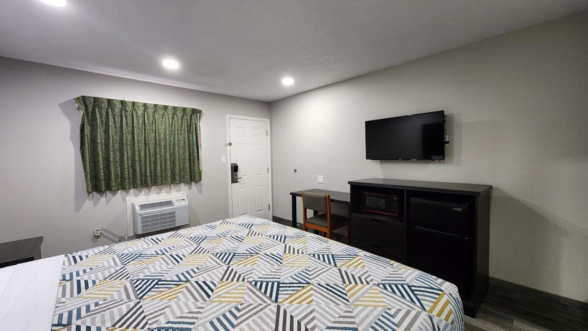 Scottish Inn & Suites Wharton Екстериор снимка