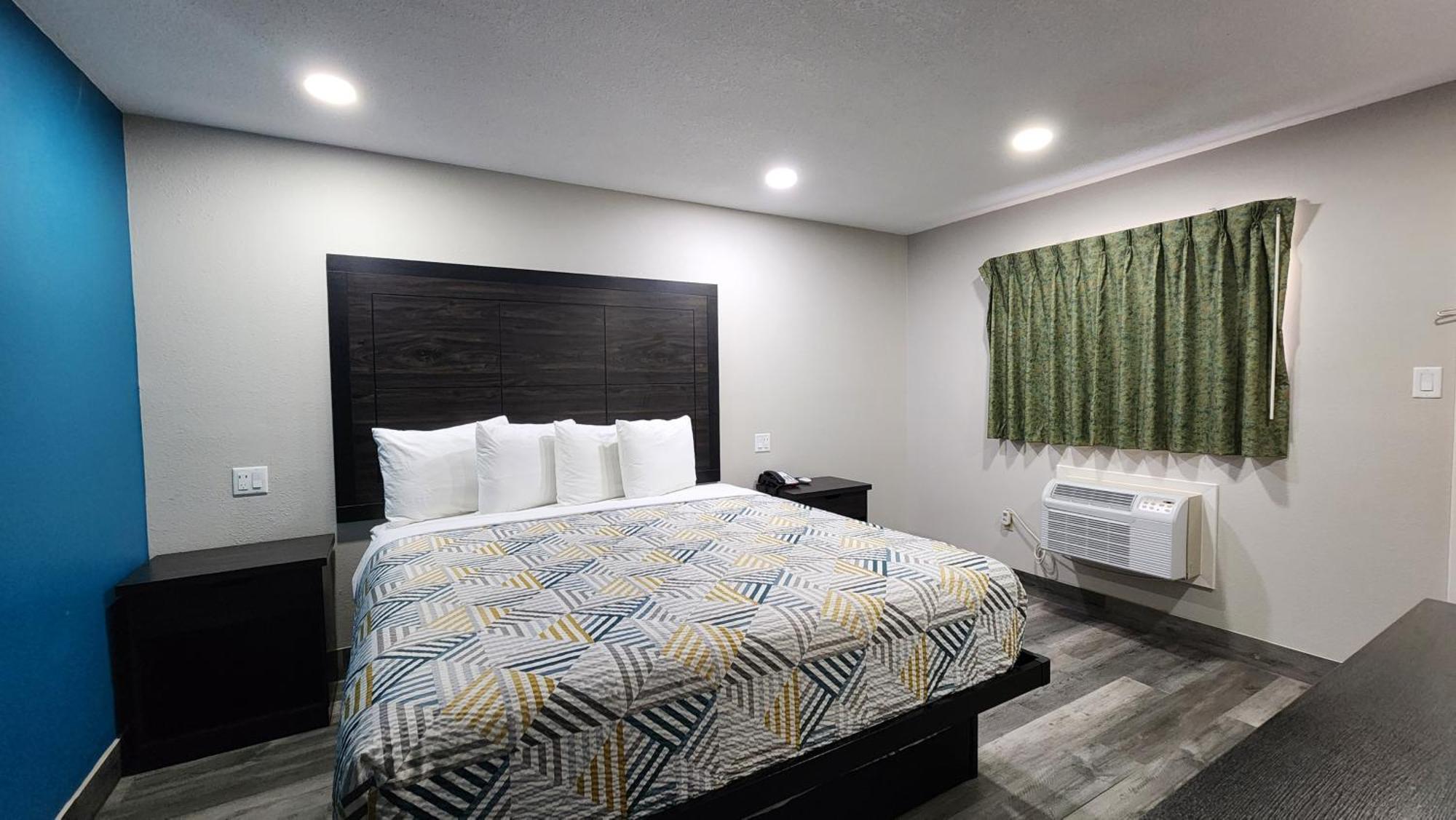 Scottish Inn & Suites Wharton Екстериор снимка
