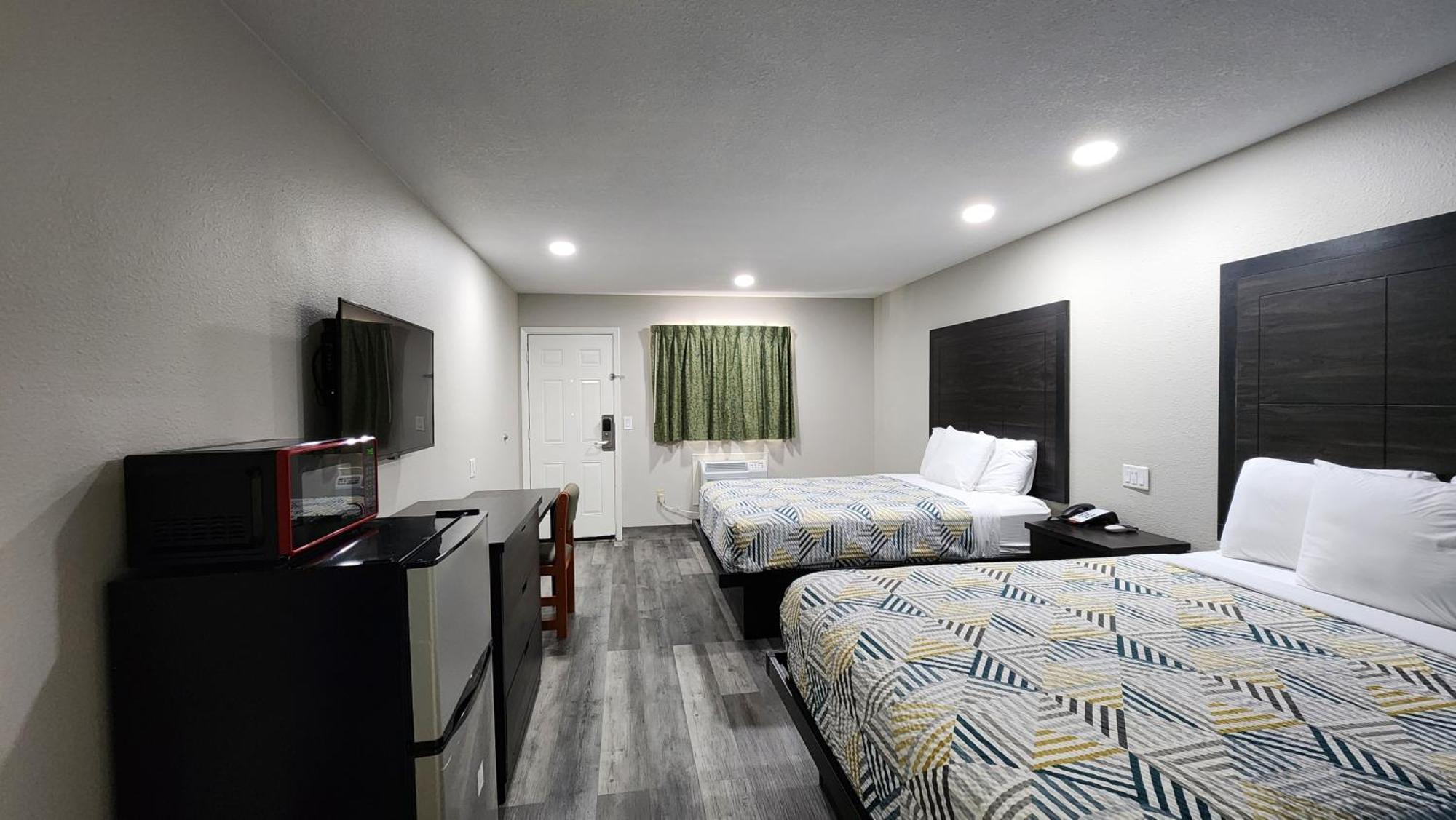 Scottish Inn & Suites Wharton Екстериор снимка