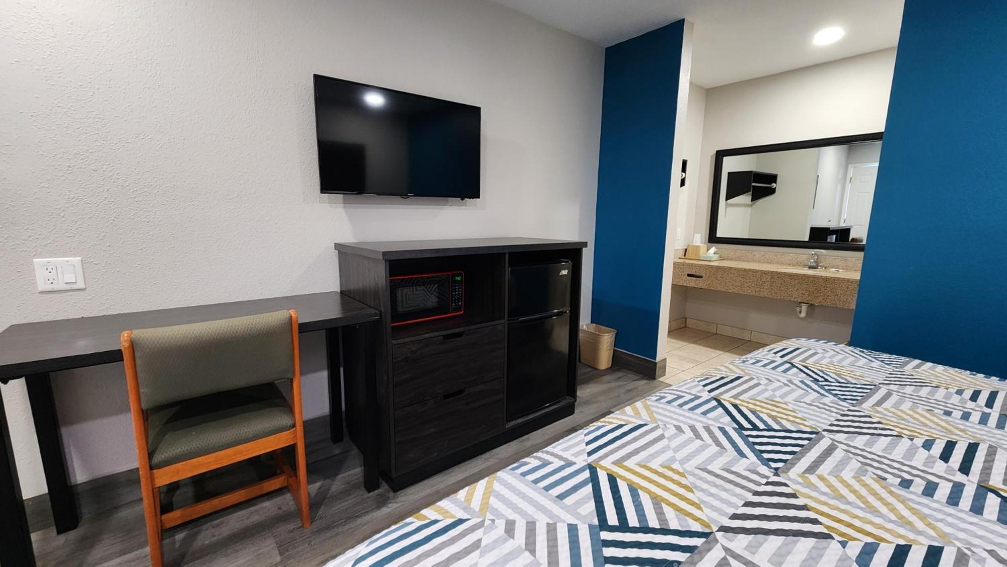 Scottish Inn & Suites Wharton Екстериор снимка