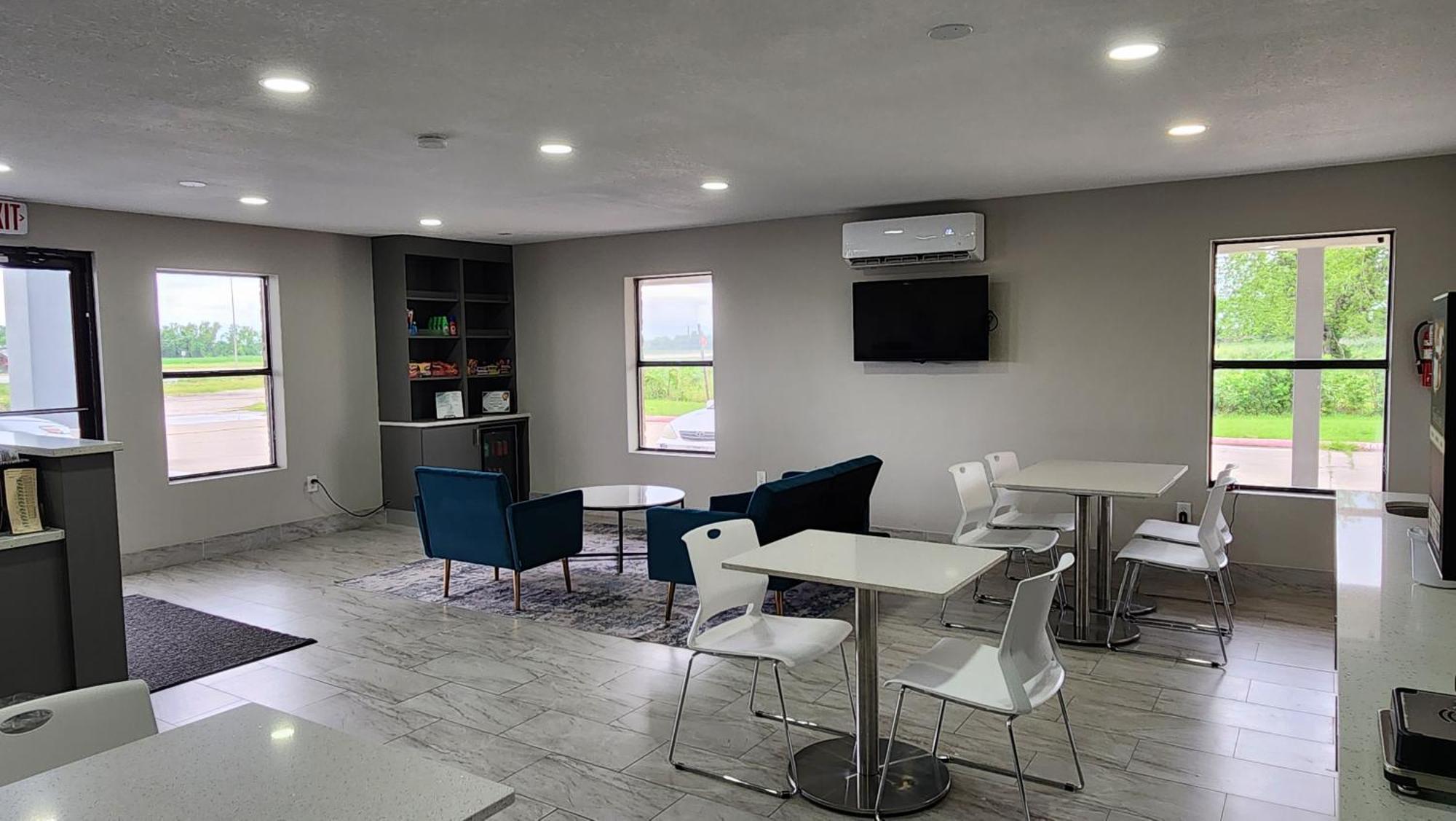 Scottish Inn & Suites Wharton Екстериор снимка