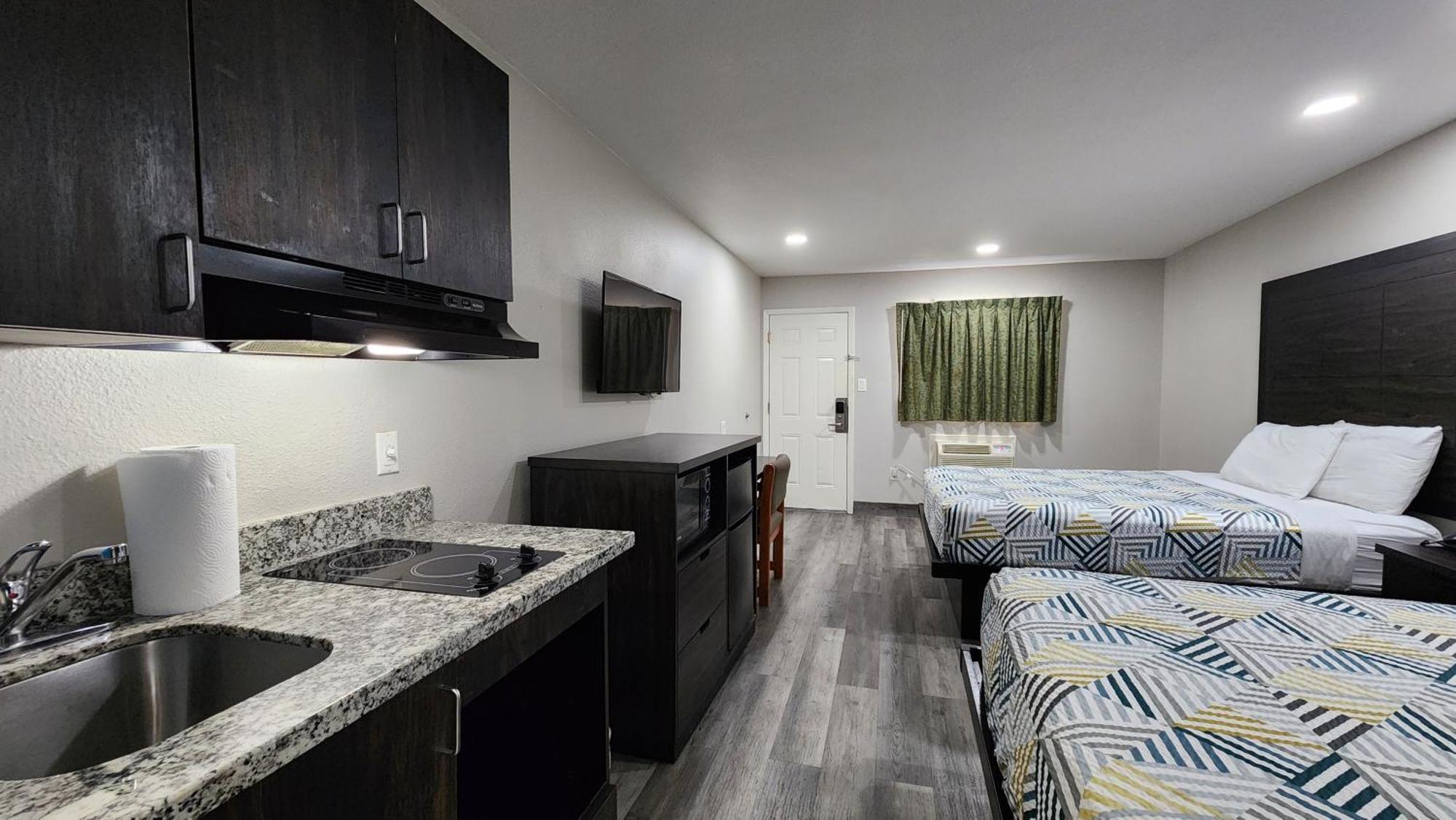 Scottish Inn & Suites Wharton Екстериор снимка