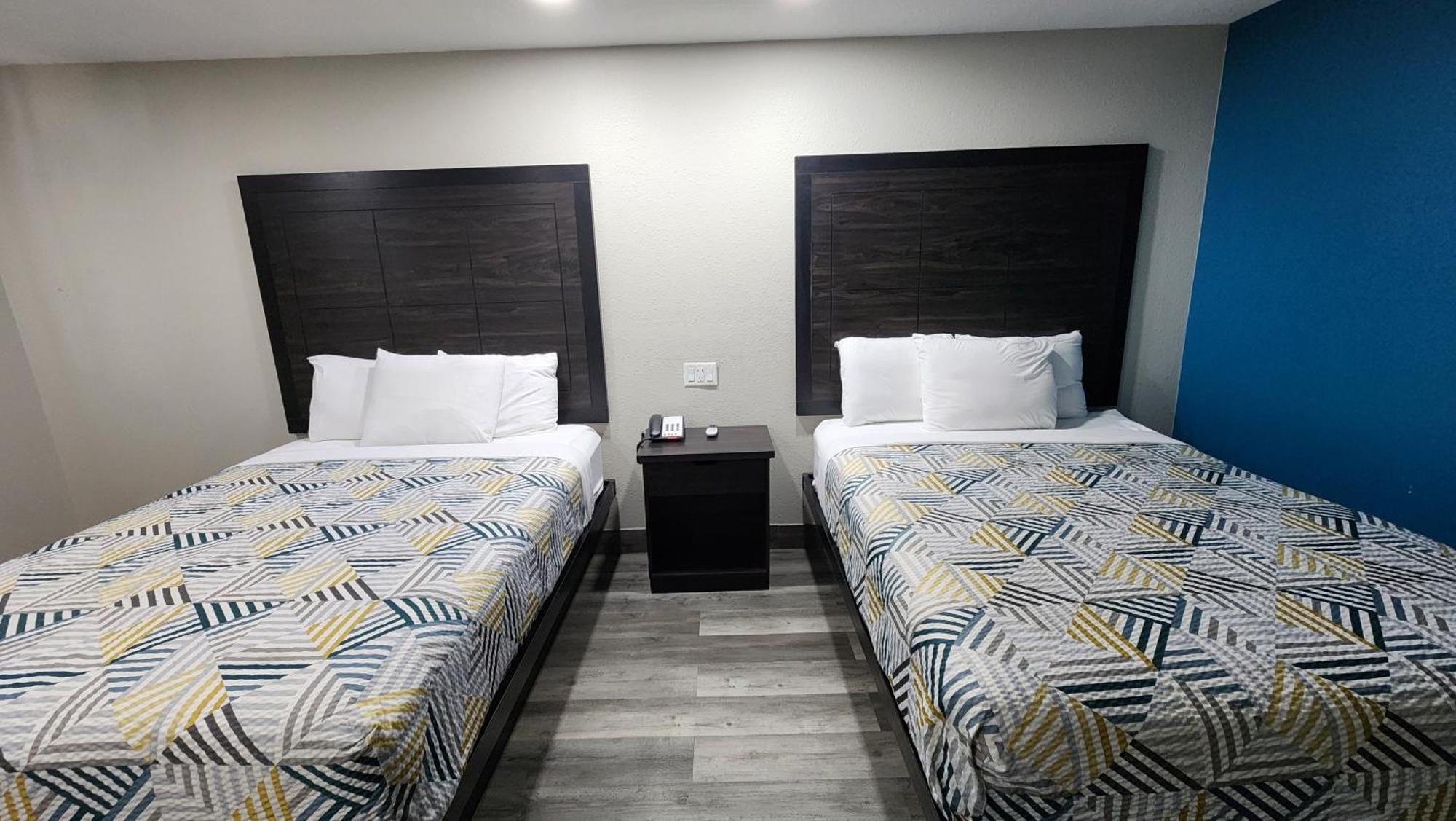 Scottish Inn & Suites Wharton Екстериор снимка